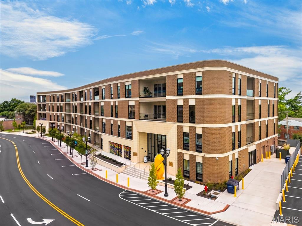 Photo of 8250 Forsyth Boulevard #409 Clayton MO 63105