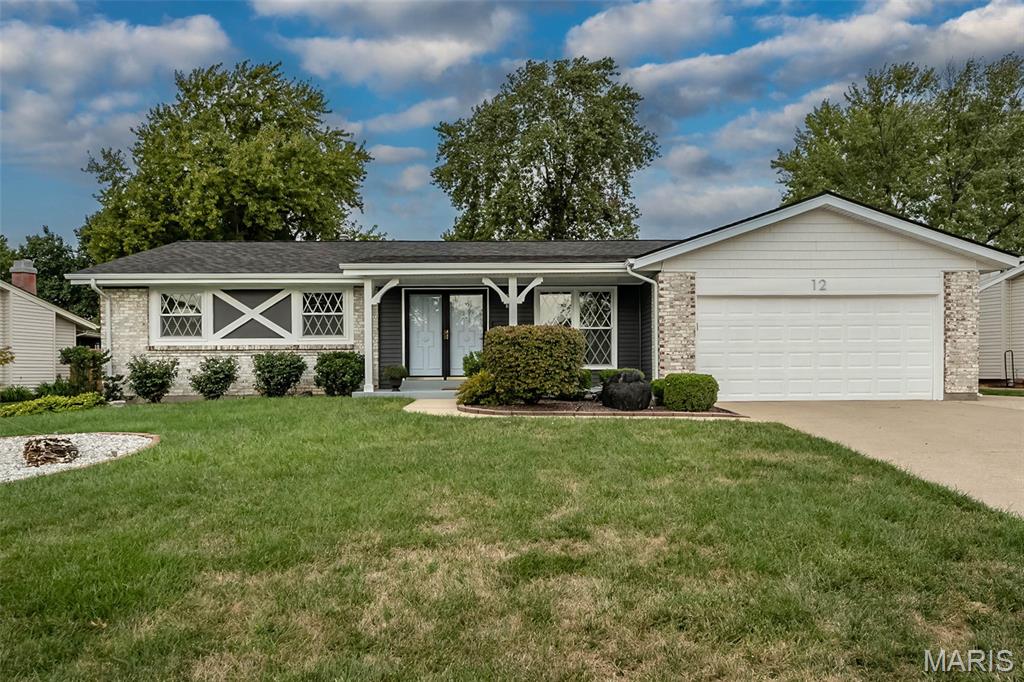 Photo of 12 Oakridge West Drive St Peters MO 63376