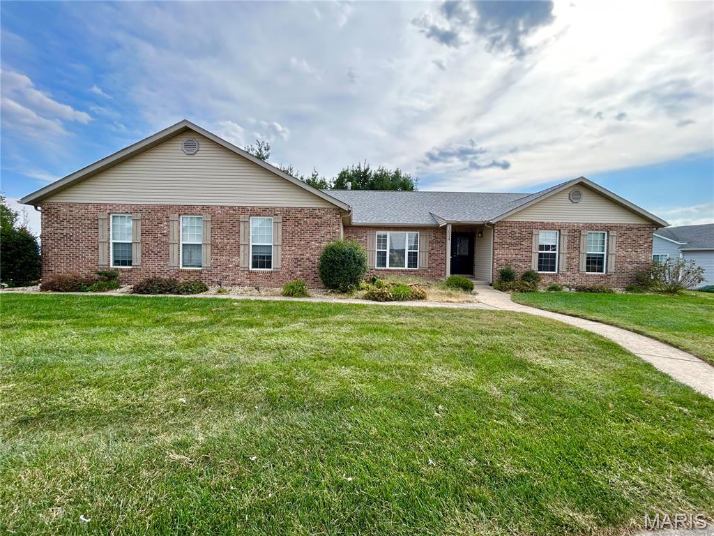 Photo of 1024 W Fallen Lake Drive Waterloo IL 62298
