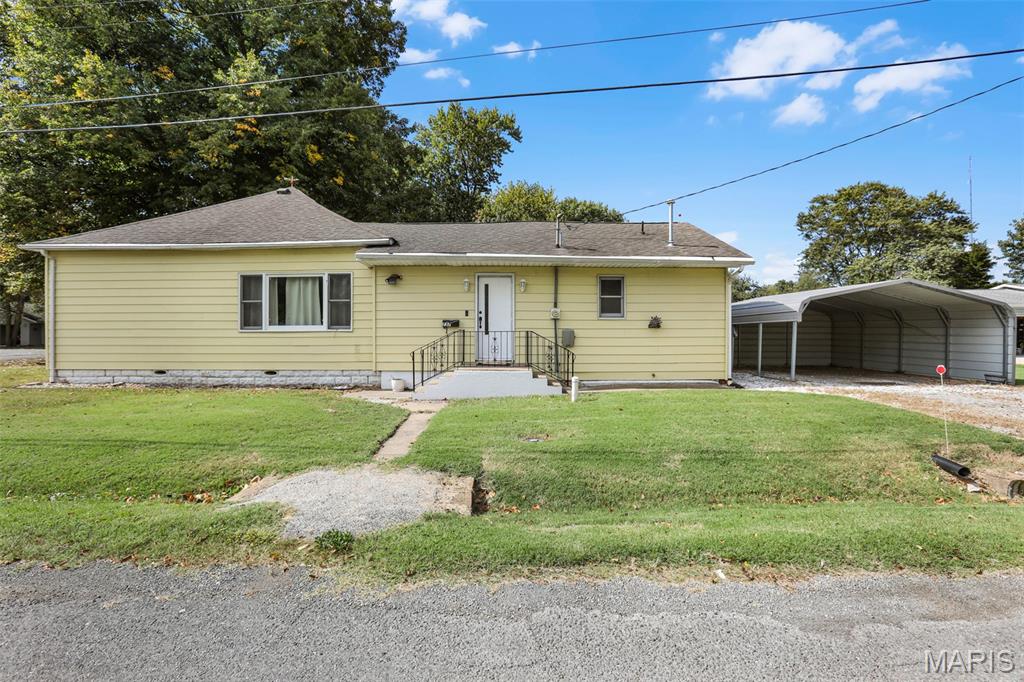 Photo of 737 E Pearl Street Staunton IL 62088