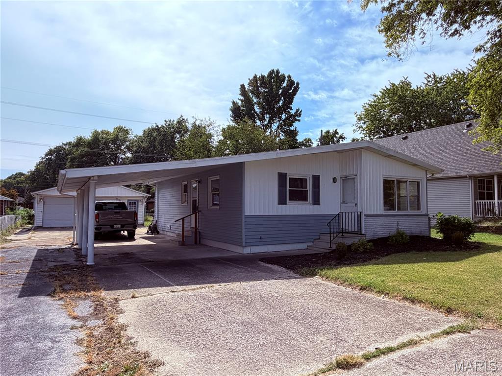 Photo of 2614 Pine Street Granite City IL 62040
