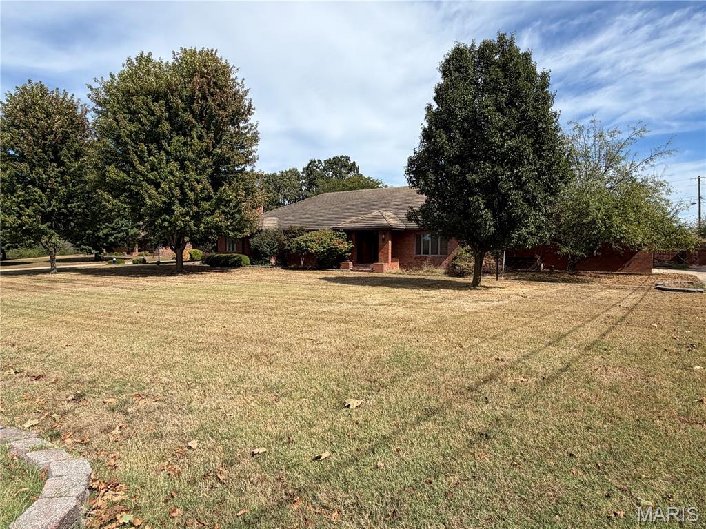 Photo of 154 Manors Drive Lebanon MO 65536