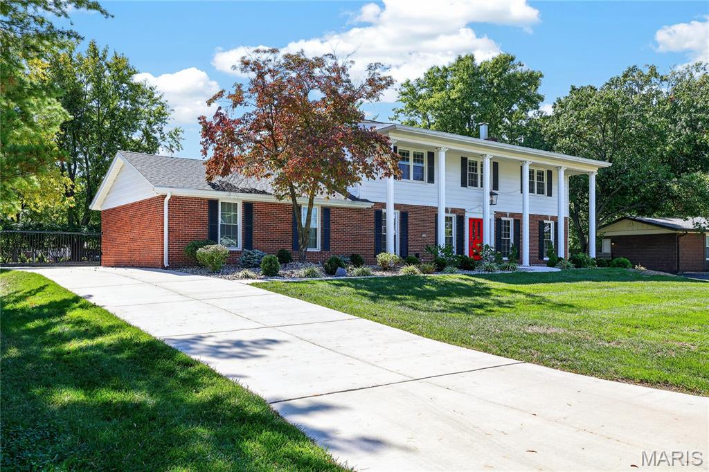 Photo of 12120 Hibler Drive Creve Coeur MO 63141