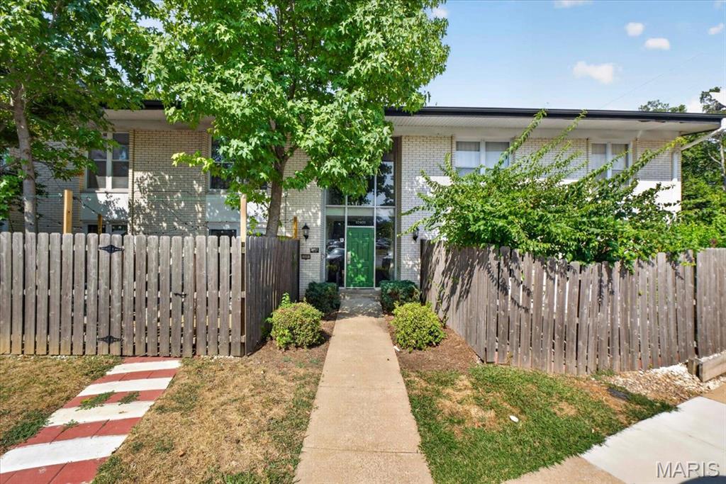 Photo of 10401 Briarbend Drive #2 St Louis MO 63146
