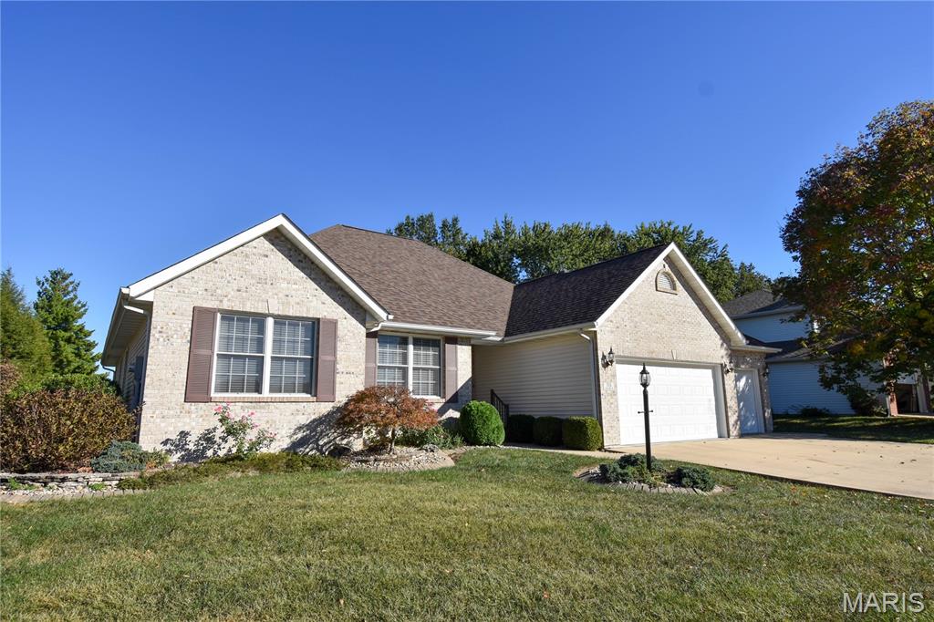 Photo of 723 Stonecreek Drive Staunton IL 62088