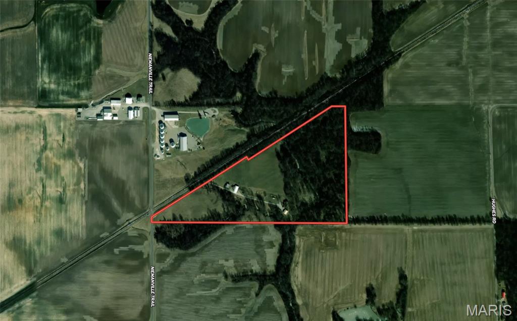 Photo of 1406 Niemanville Trail Walshville IL 62091