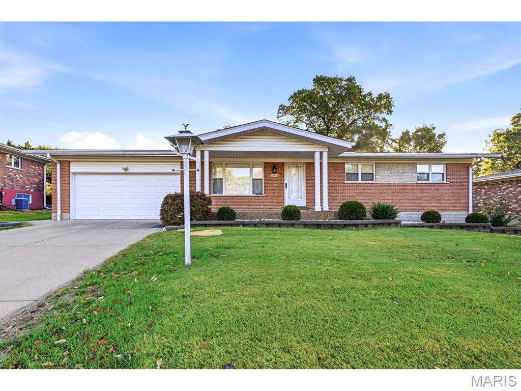 Photo of 9480 Rosebay Drive Crestwood MO 63126