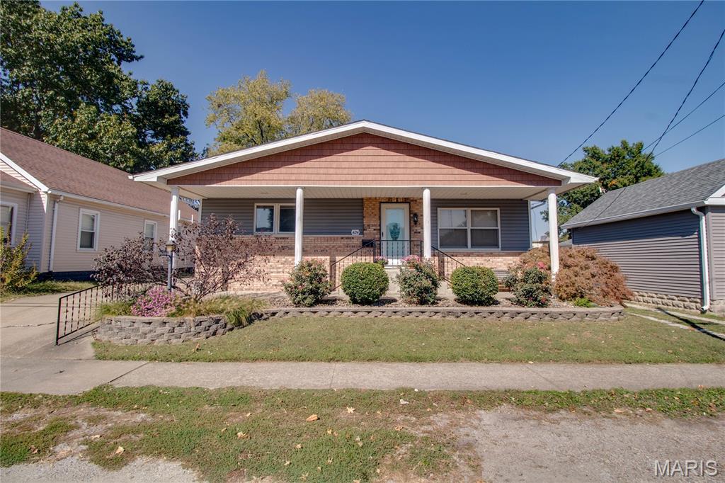 Photo of 424 W 1st South Street Carlinville IL 62626