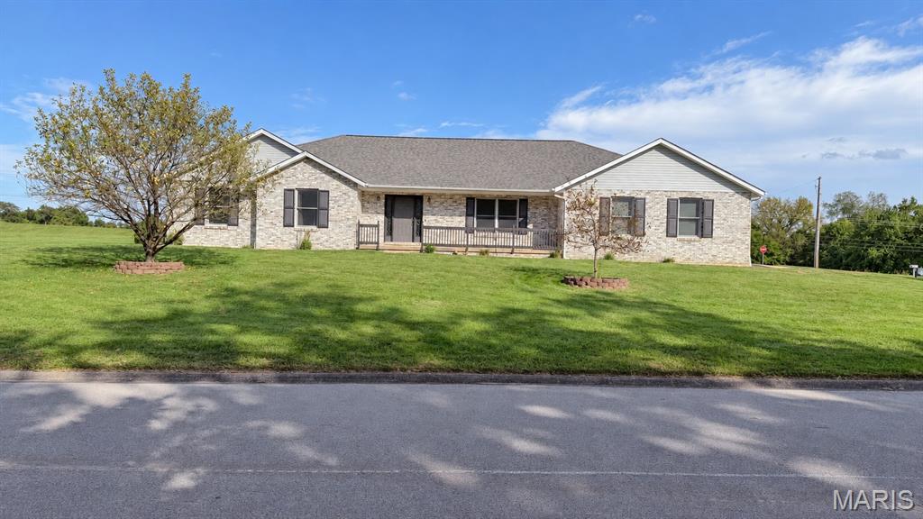 Photo of 886 Whispering Hills Drive Lebanon IL 62254