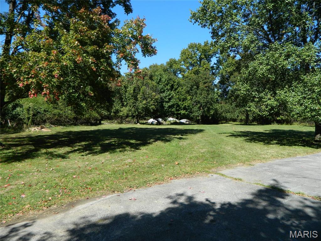 Photo of 19 Chamblee Lane Creve Coeur MO 63141