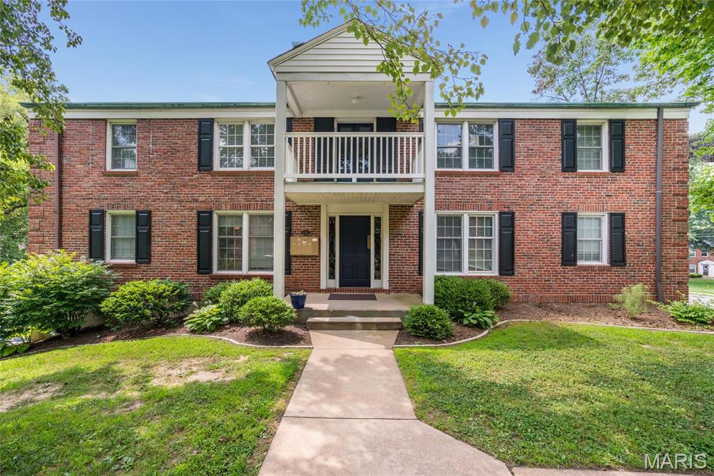 Photo of 880 N MCKNIGHT #2S University City MO 63132