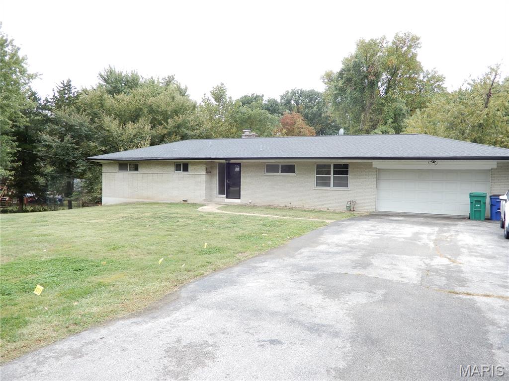 Photo of 6909 Christopher Drive Oakville MO 63129