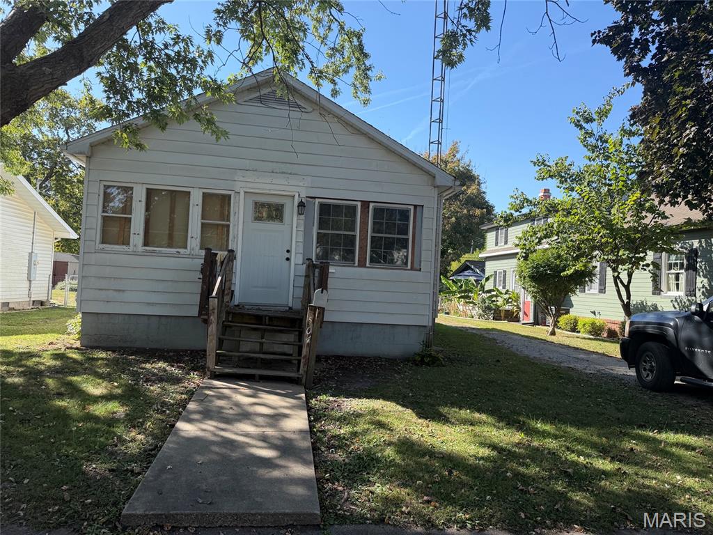 Photo of 504 Sanford Avenue Nokomis IL 62075