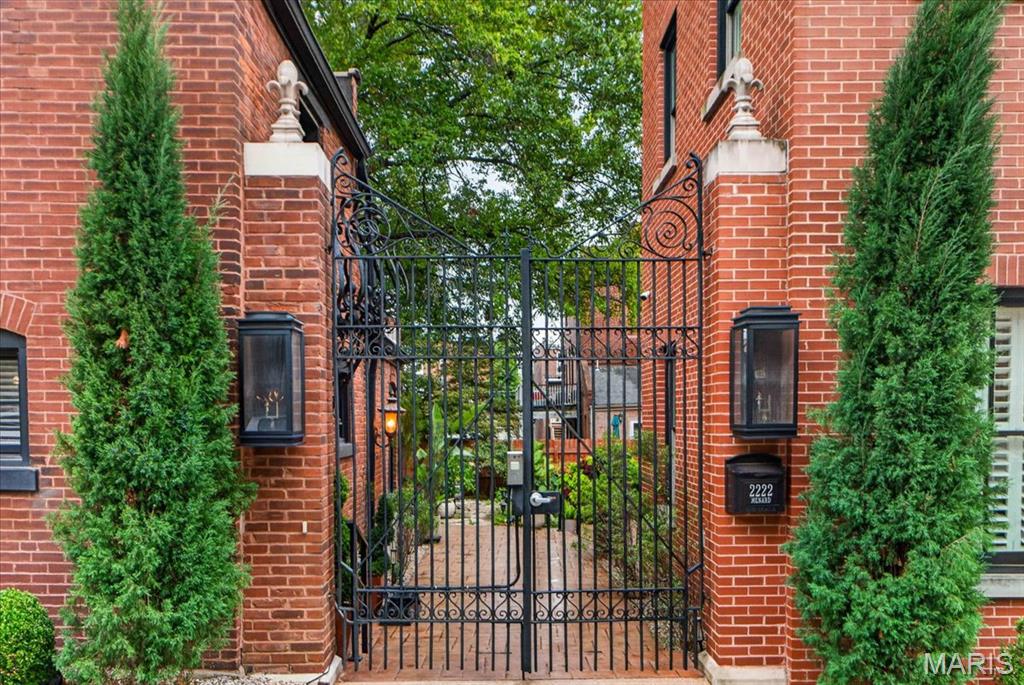 Photo of 2220 Menard Street St Louis MO 63104