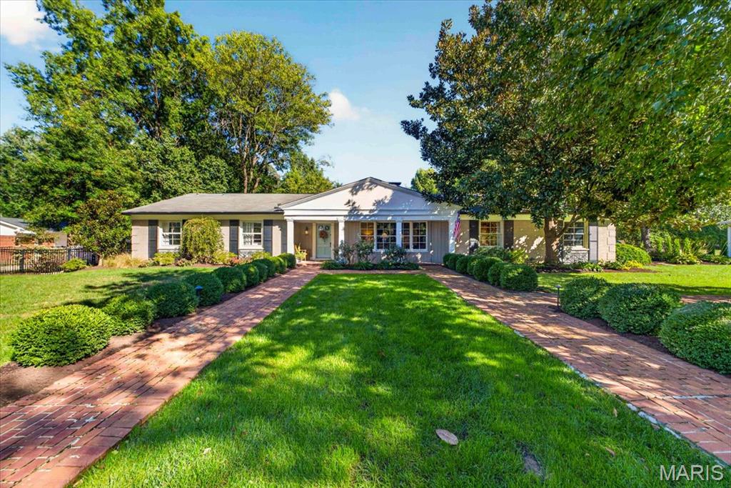 Photo of 1136 Ridgelynn Drive Ladue MO 63124