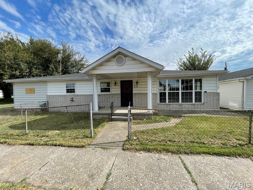 Photo of 213 S 6th Street East St Louis IL 62059