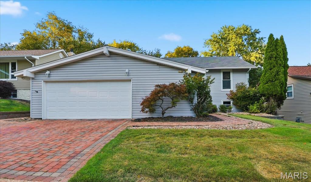 Photo of 12243 Foxpoint Drive Maryland Heights MO 63043