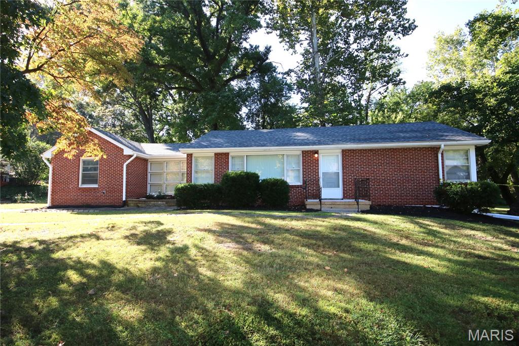 Photo of 90 Green Acres Road Bellefontaine Nghbrs MO 63137