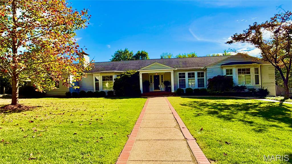 Photo of 2 Warson Lane Ladue MO 63124