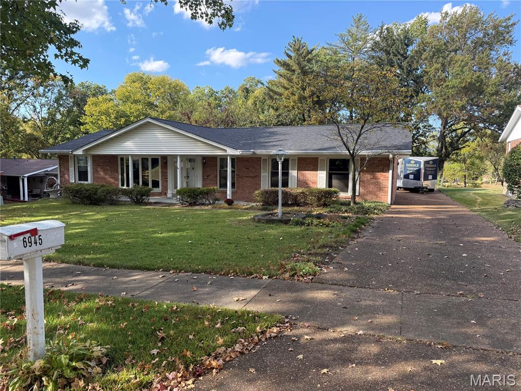 Photo of 6945 Lakeside Hills Drive Florissant MO 63033