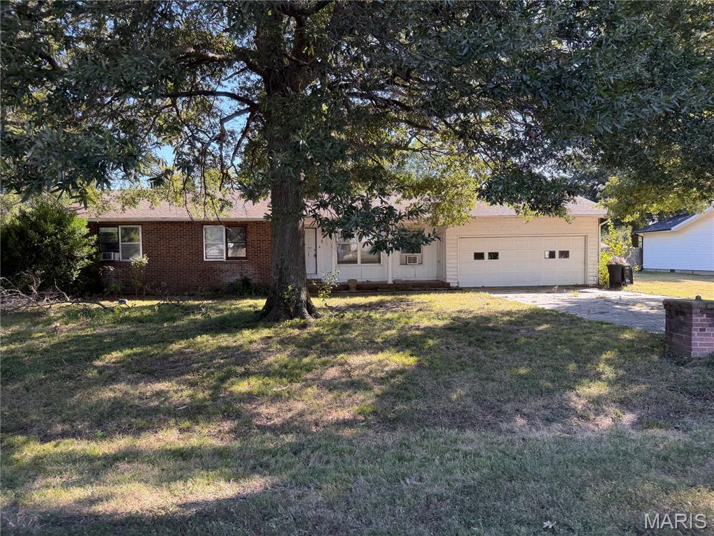 Photo of 5 Charles Drive Sikeston MO 63801