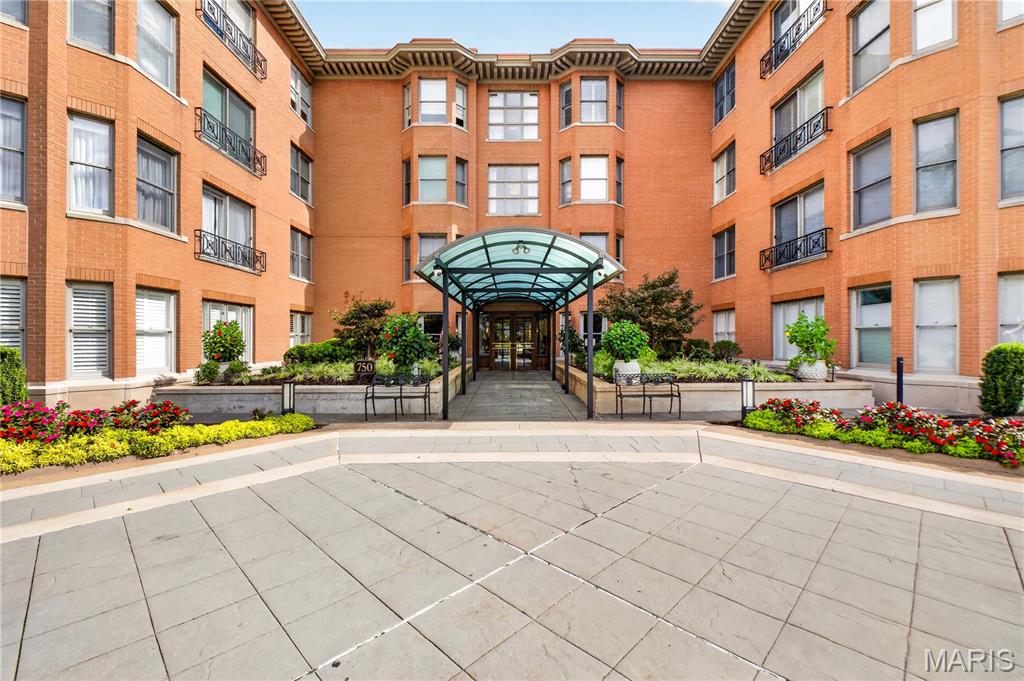 Photo of 750 Hanley #62 Clayton MO 63105