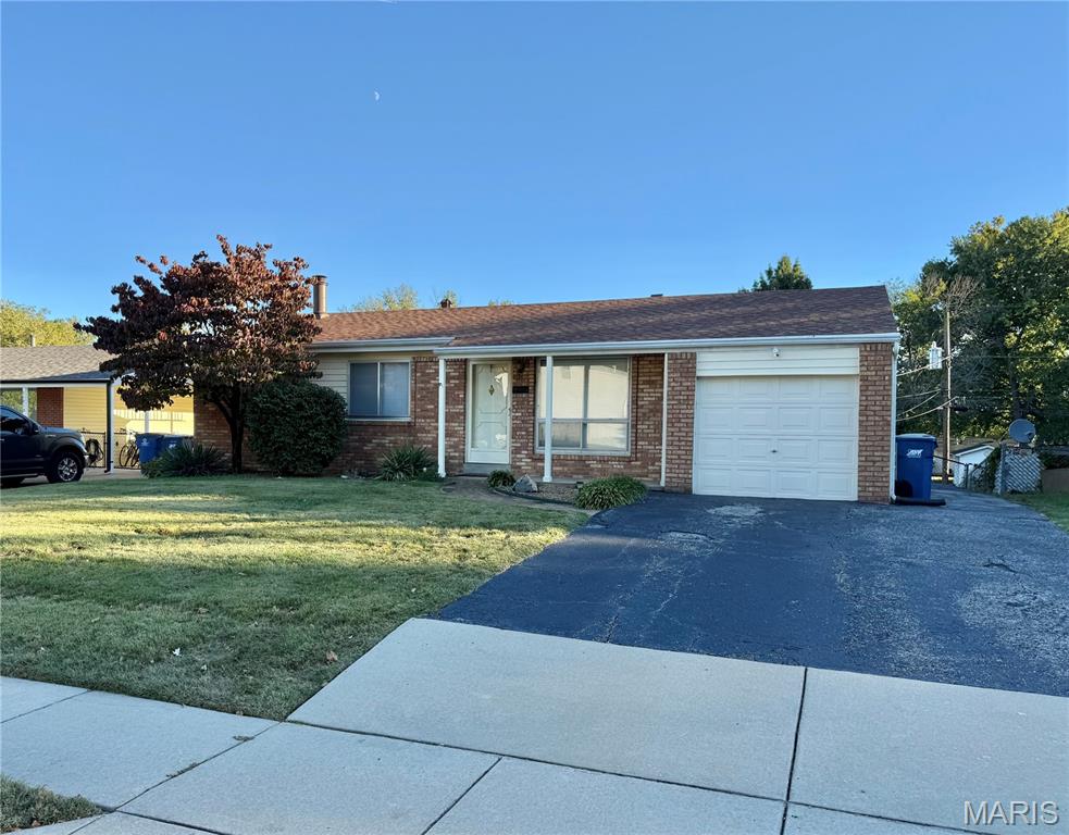 Photo of 11716 Hollycrest Drive St Louis MO 63043