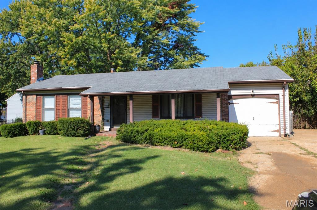 Photo of 1971 Shoreham Drive Florissant MO 63033