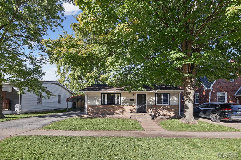 Photo of 615 Broadway East Alton IL 62024