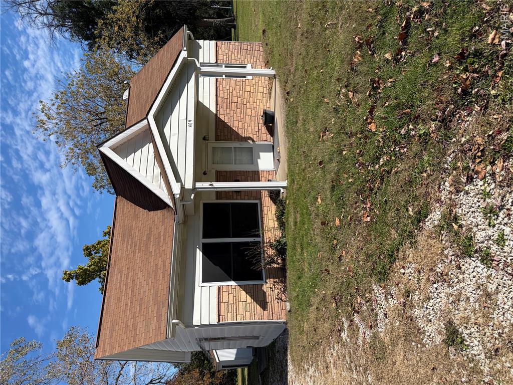 Photo of 409 E Champ Clark Drive Bowling Green MO 63334