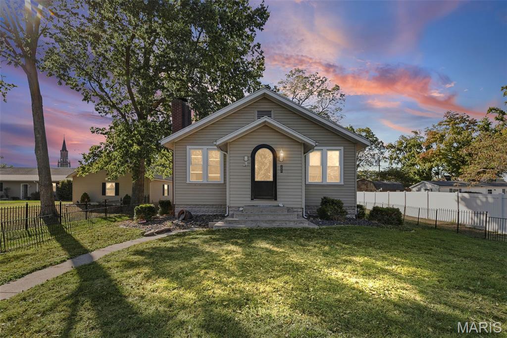 Photo of 851 10th Street Carlyle IL 62231