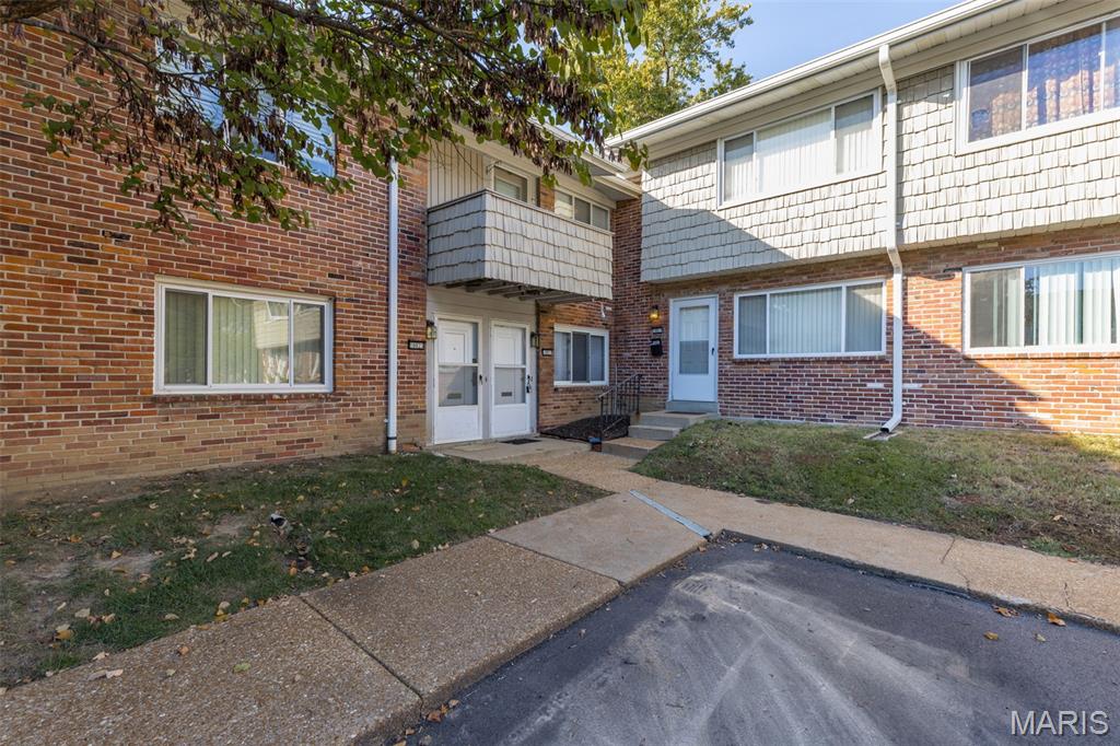 Photo of 10821 Carroll Wood Way St Louis MO 63128
