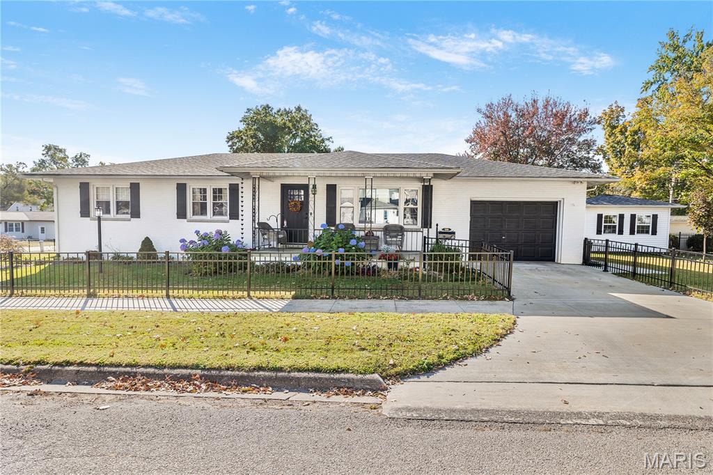 Photo of 500 W Summer Street Hillsboro IL 62049