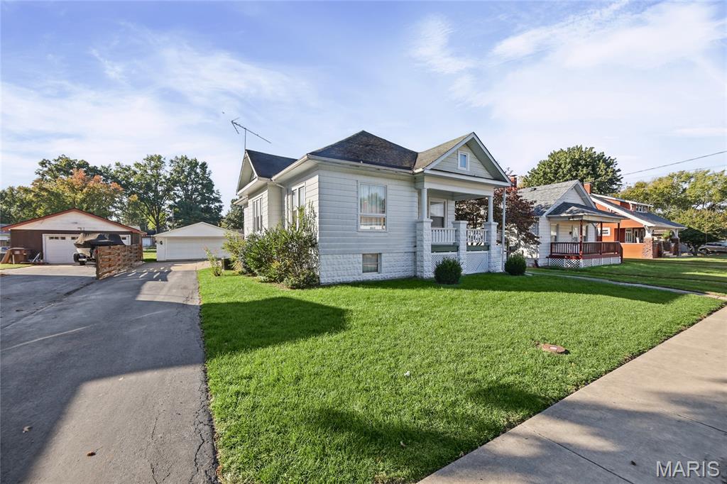 Photo of 202 W Prairie Street Staunton IL 62088