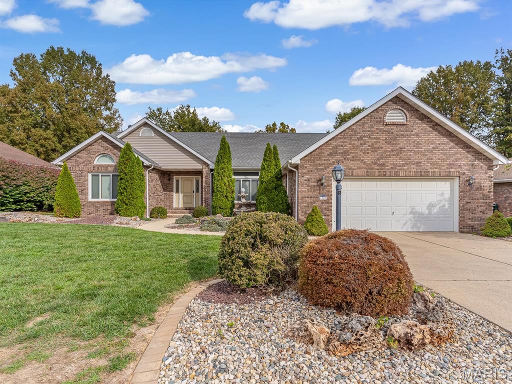 Photo of 1107 E Woodfield Drive Alton IL 62002