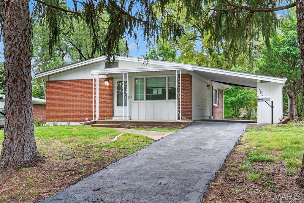 Photo of 680 Jamaica Place Florissant MO 63033