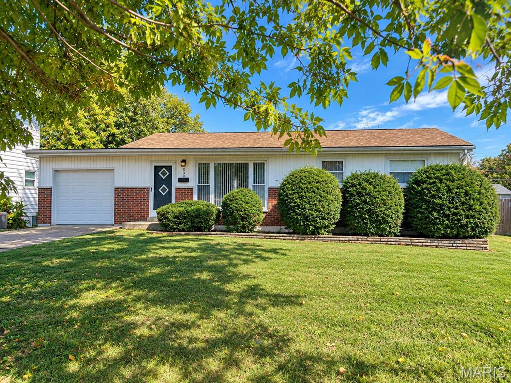 Photo of 631 Holiday Avenue Hazelwood MO 63042