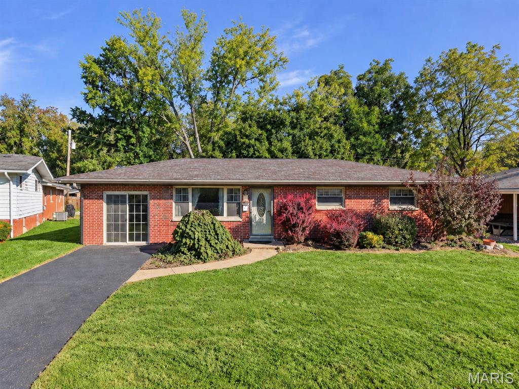Photo of 3 Exeter Lane Belleville IL 62226