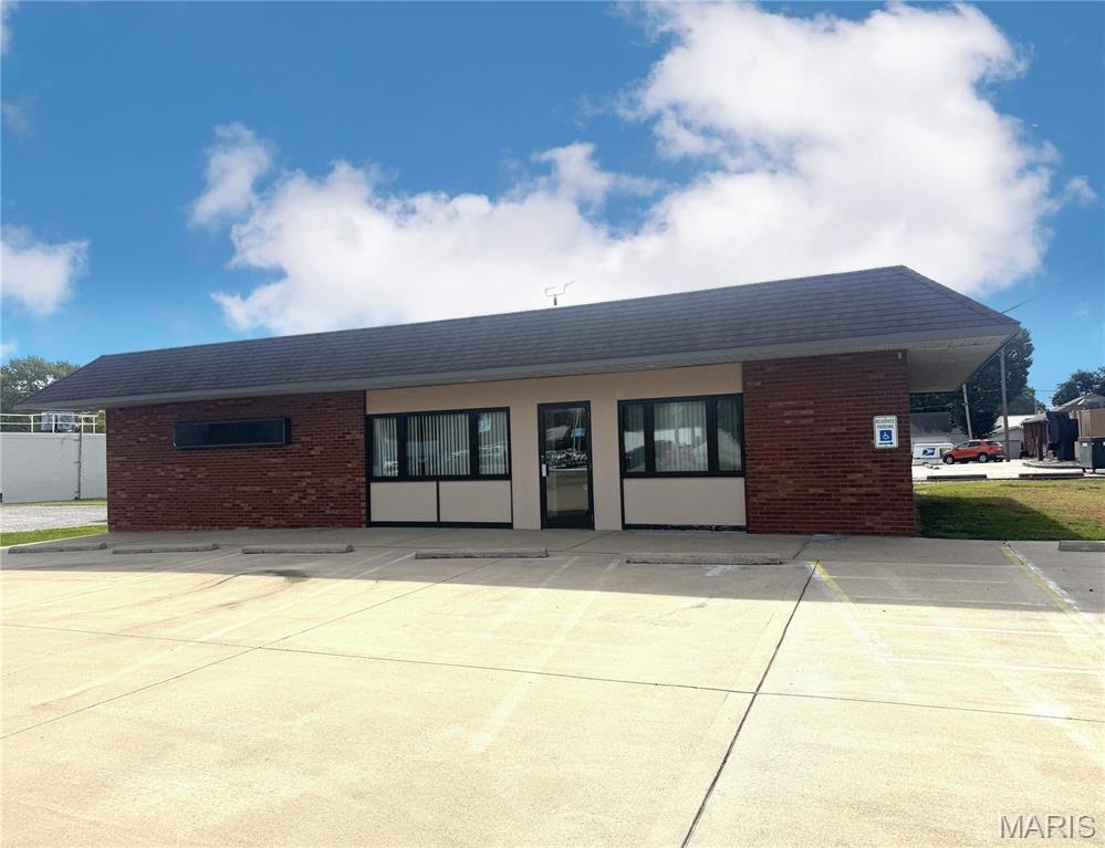 Photo of 376 E Saint Louis Street Nashville IL 62263