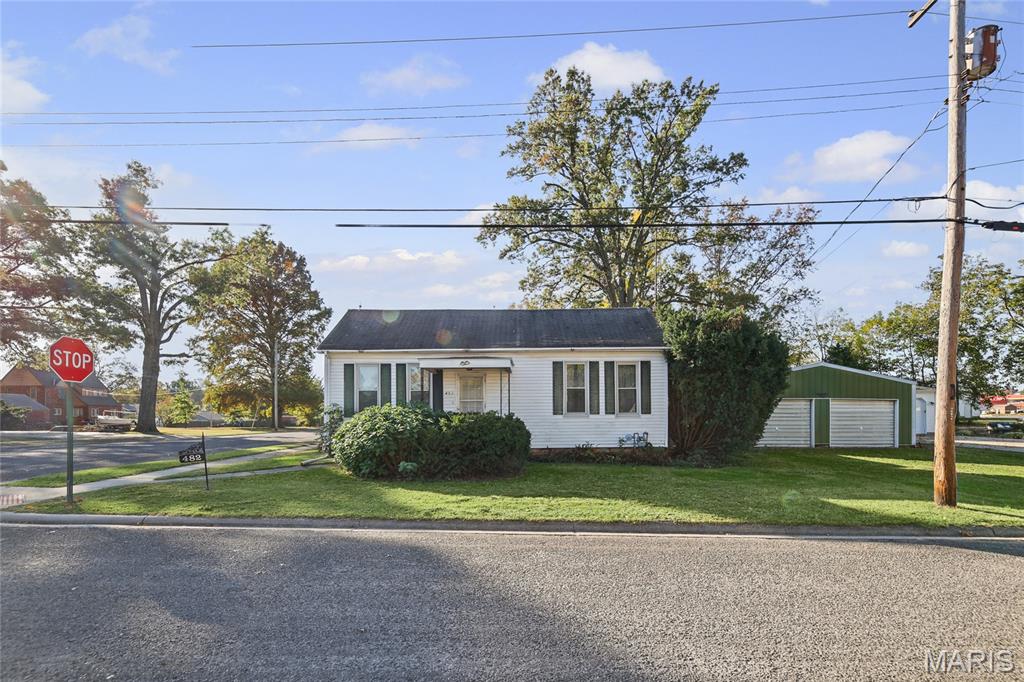 Photo of 482 E Walnut Street Nashville IL 62263