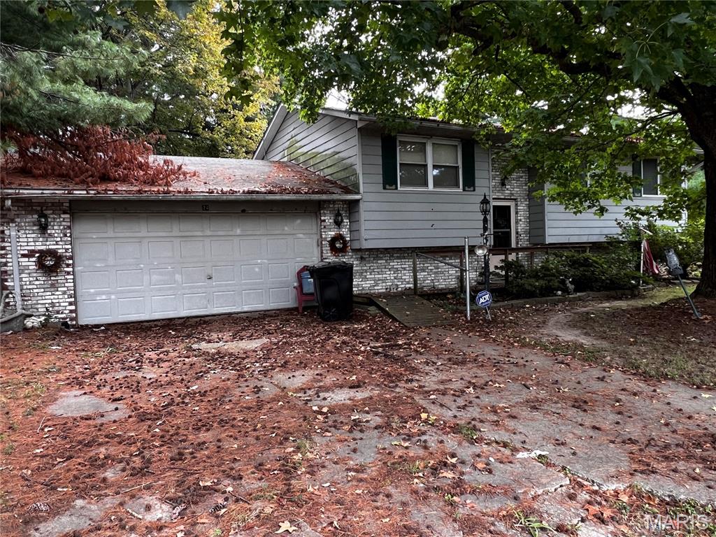 Photo of 24 Courtesy Lane Alton IL 62002