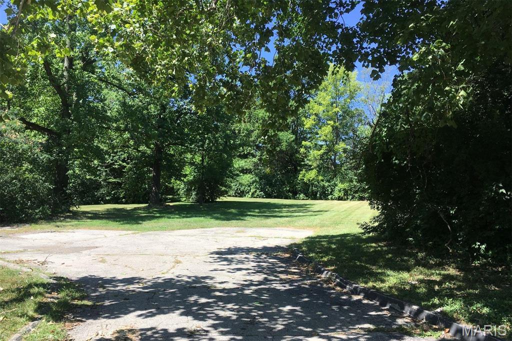 Photo of 866 Deaver Lane Creve Coeur MO 63141