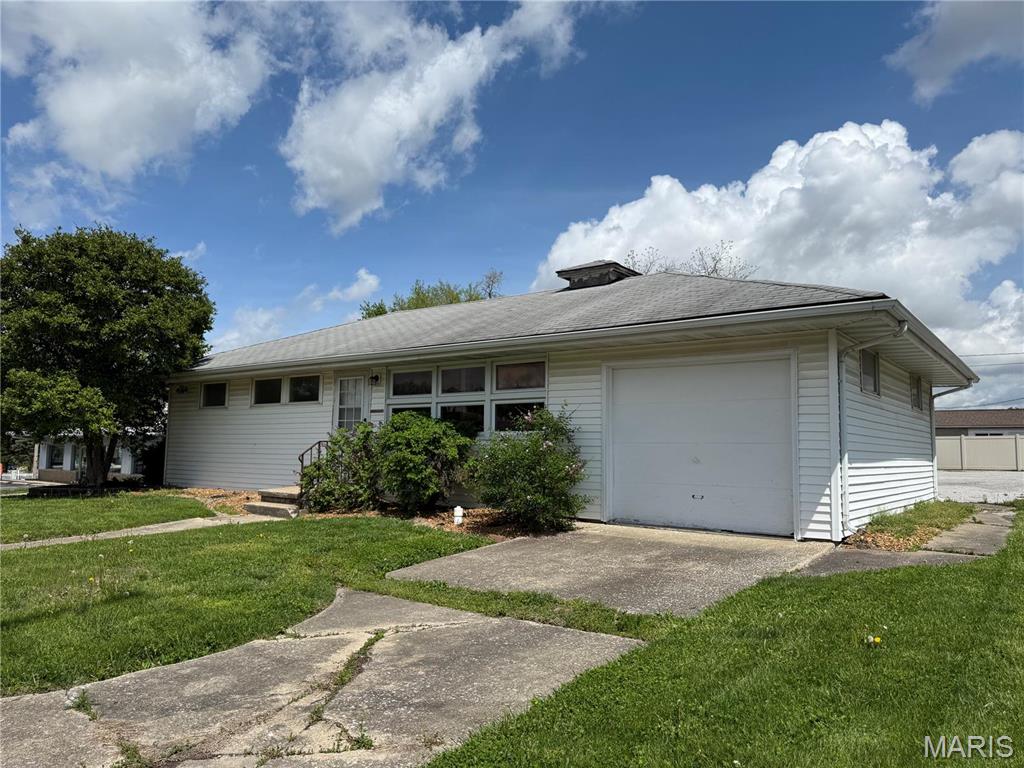 Photo of 114 N Hibbard Street Staunton IL 62088