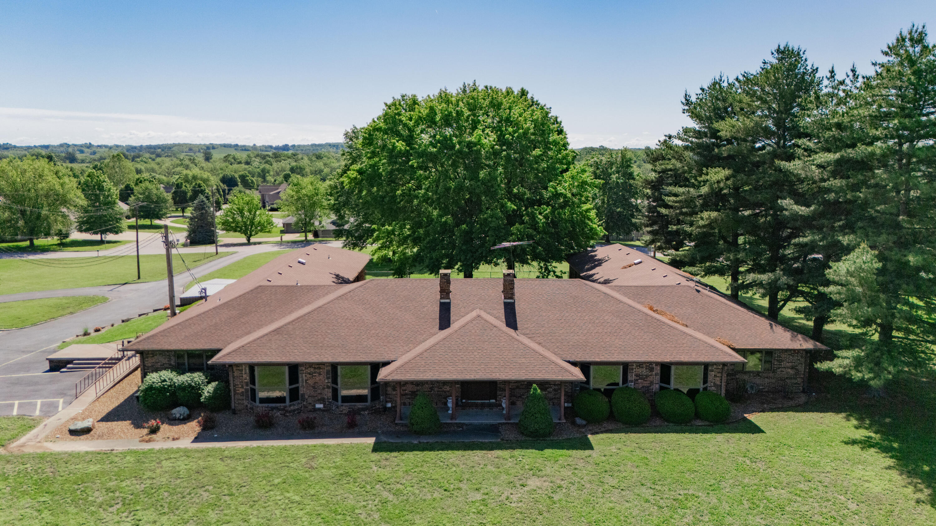 Photo of 807 N Briarwood Drive Bolivar MO 65613