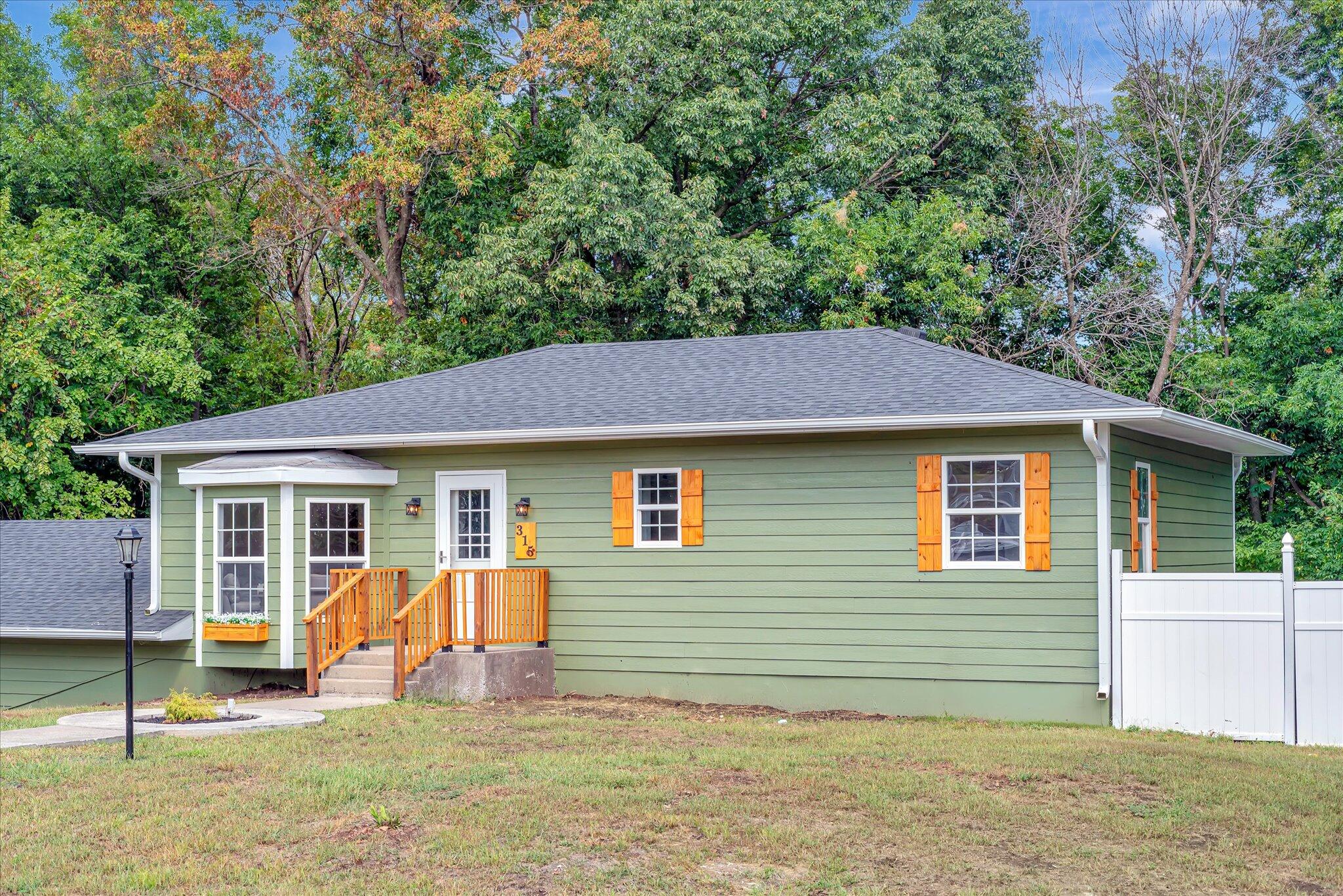 Photo of 315 W Skyline Drive Stockton MO 65785