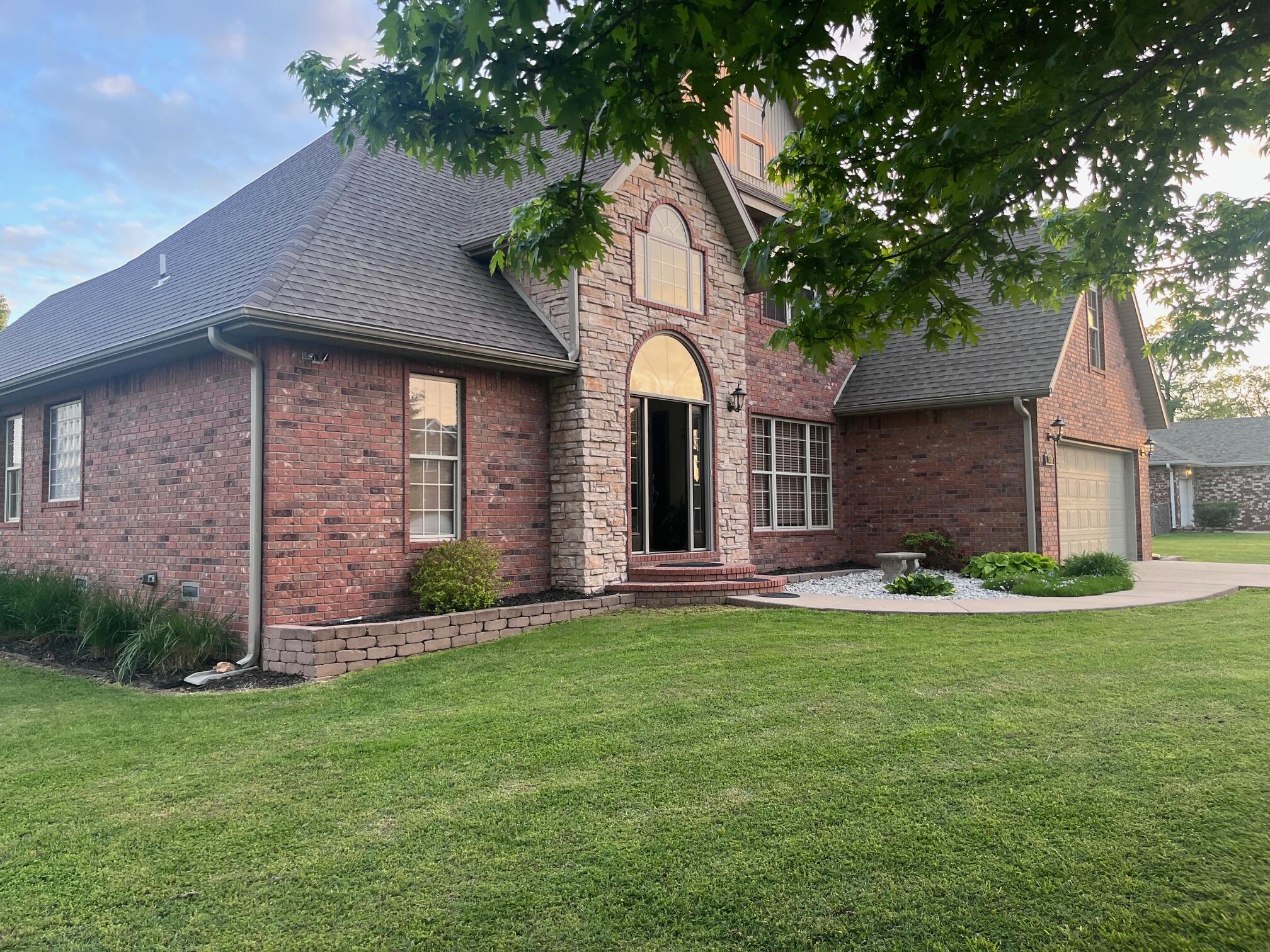 Photo of 1910 W Meadow Lark Lane Aurora MO 65605
