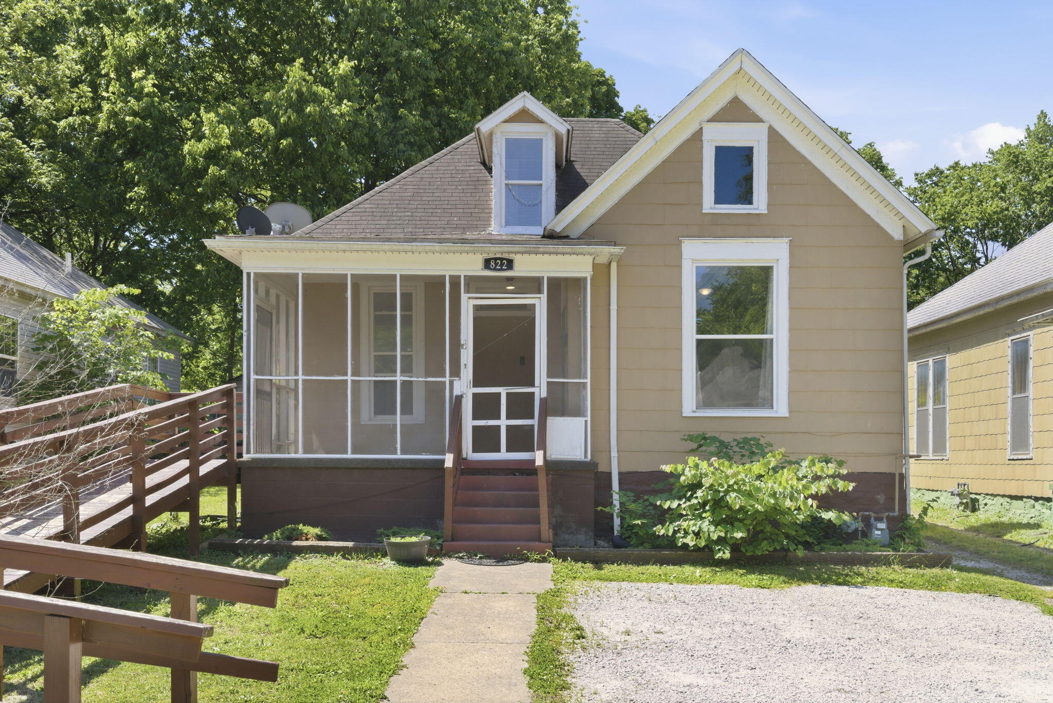 Photo of 822 W Scott Street Springfield MO 65802