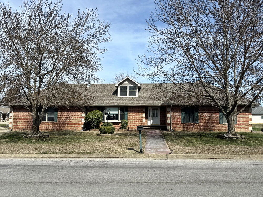 Photo of 2004 N Lynn Street Nevada MO 64772