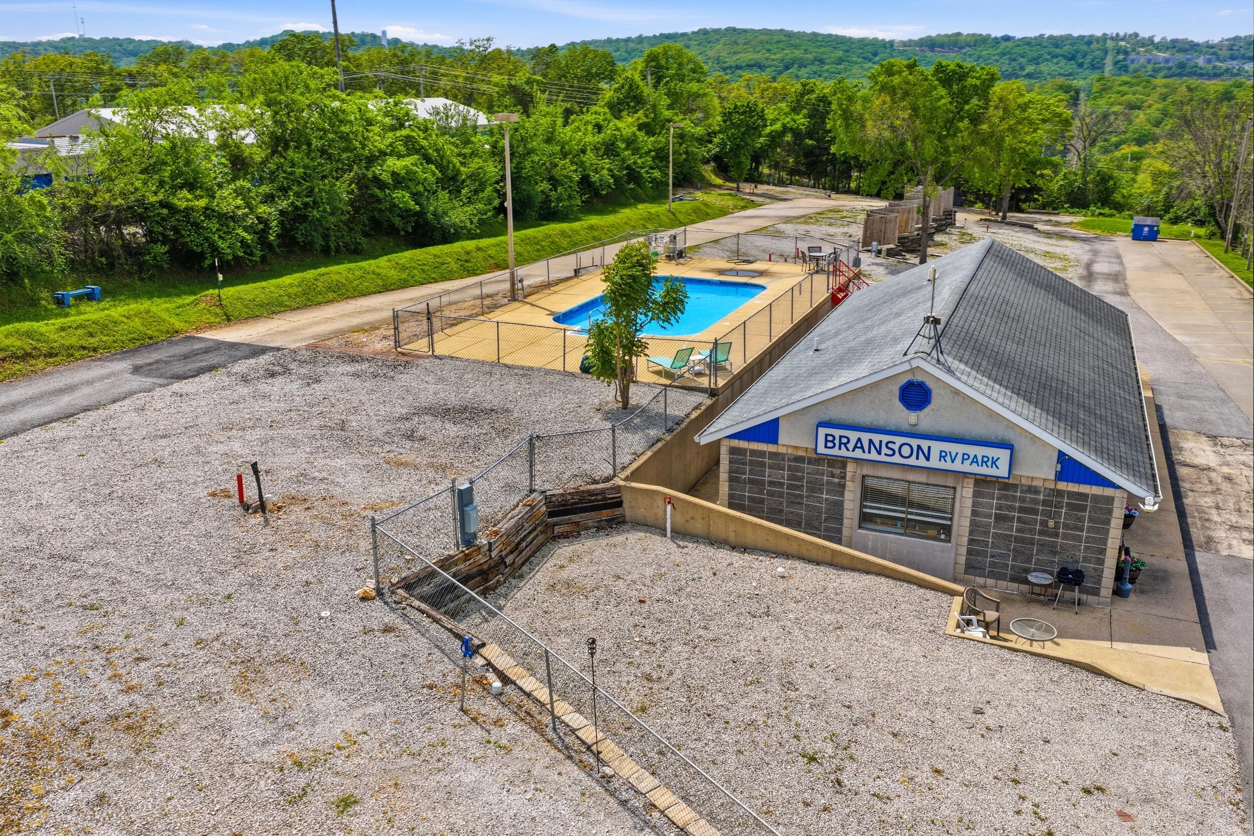 Photo of 3330 West Harvey Lane Branson MO 65616
