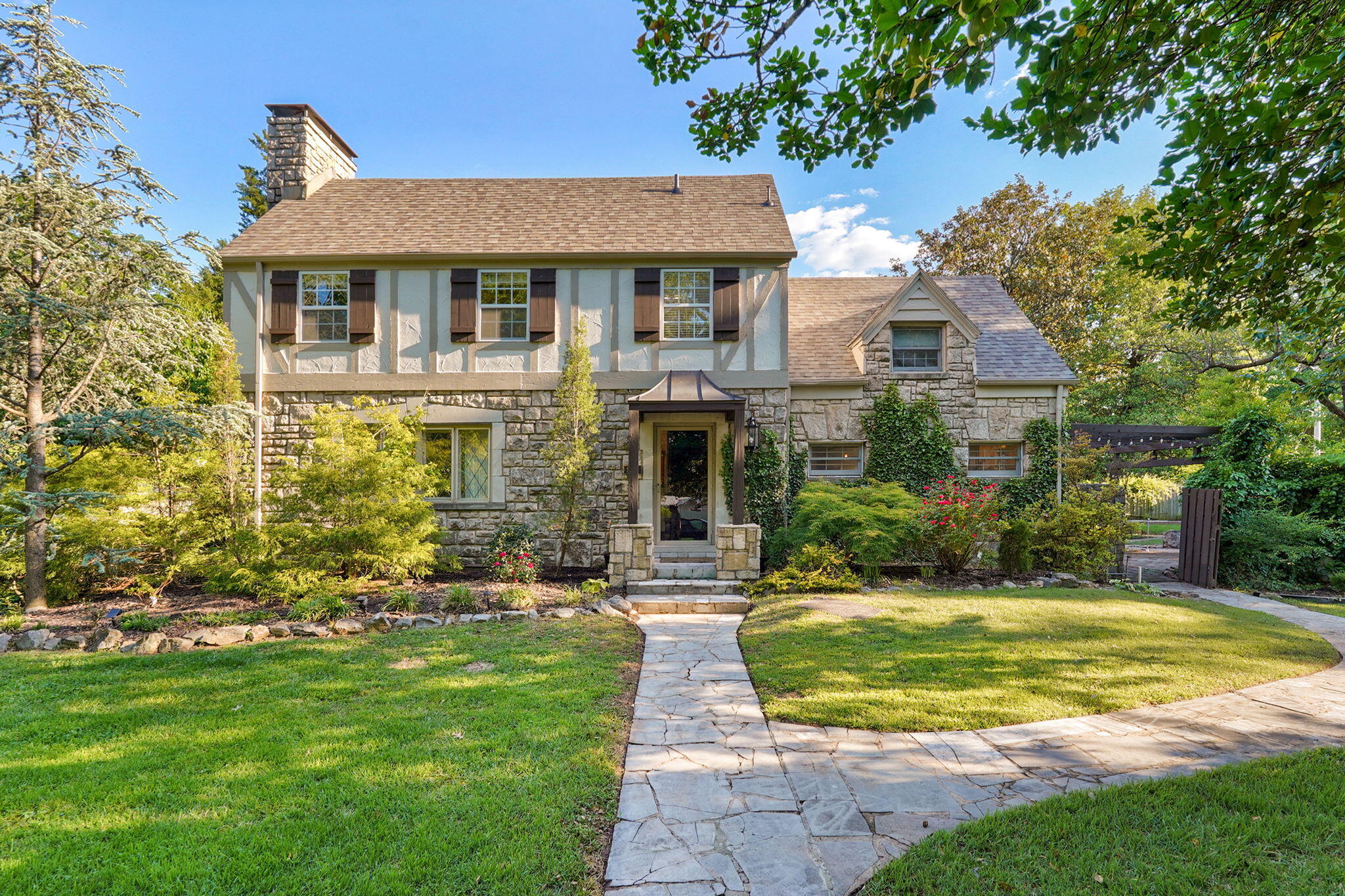 Photo of 956 E University Street Springfield MO 65807